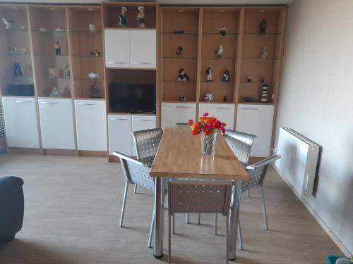 Photo de la galerie de l'établissement T3 centre Arcachon avec parking, vue bassin, proches commerces - FR-1-319-449, à Arcachon