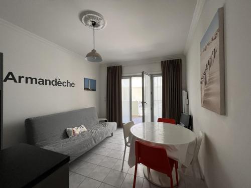 Fotografia z galérie ubytovania Appartement RDC avec parking, piscine, près plage - Sables d'Olonne - FR-1-485-135 v destinácii Les Sables-dʼOlonne