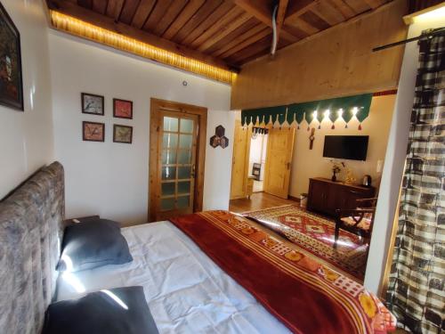 a bedroom with a large bed and a television at Vacay Datcha in Kūd