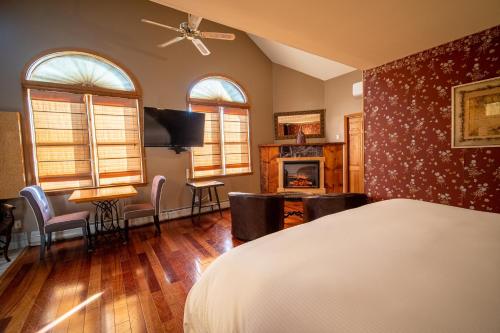 a bedroom with a bed and a fireplace at Albergo Allegria Hotel & Breakfast Restaurant in Windham