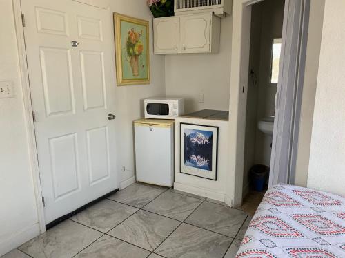 a room with a kitchen with a microwave on a counter at The Yellow Penthouse LLC in Las Vegas