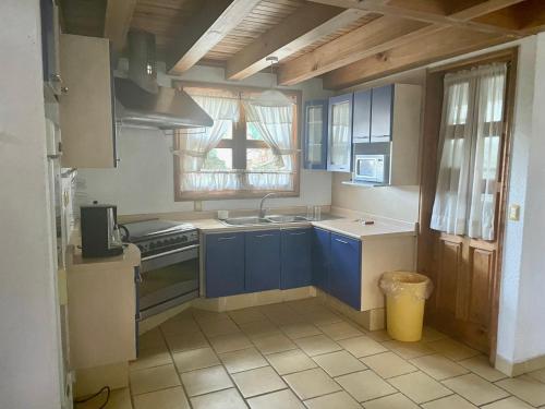 Kuchyň nebo kuchyňský kout v ubytování Cabañas el Chalet