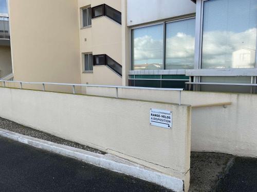 Μπαλκόνι ή βεράντα στο T2 avec Garage à 50m de la Plage, Saint-Gilles-Croix-de-Vie - FR-1-224-300