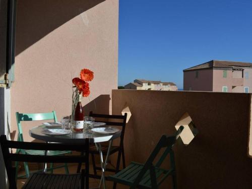 Photo de la galerie de l'établissement Appartement 2P avec piscine, tennis et parking à Saint Pierre la Mer - FR-1-229D-419, à Saint Pierre La Mer