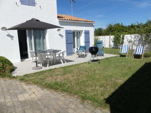 Maison avec terrasse, 400 m plage et centre, 2 chambres, parking privé, ménage inclus - FR-1-224B-542