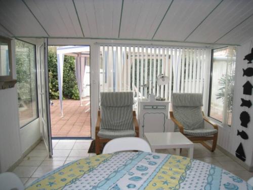 Photo de la galerie de l'établissement Maison en impasse proche plage et port, jardin clos, barbecue, 4 couchages à Noirmoutier - FR-1-224B-523, à Noirmoutier-en-l'lle