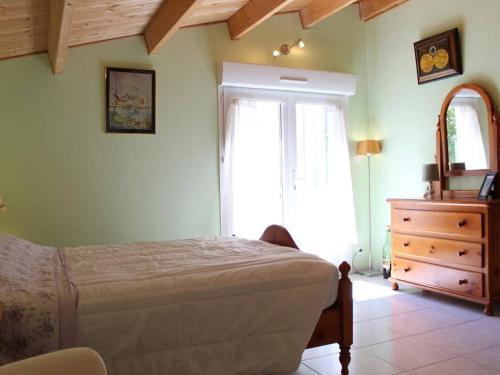 Photo de la galerie de l'établissement Maison Confortable près de la Plage et Forêt, 5 Couchages, Jardin, Parking – Saint-Trojan-les-Bains - FR-1-246A-353, à Saint-Trojan-les-Bains