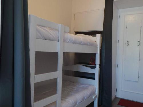 Кровать или кровати в номере Appartement Noirmoutier-en-l'Île, 1 pièce, 4 personnes - FR-1-224B-36