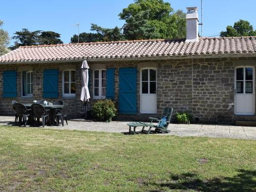 Photo de la galerie de l'établissement Maison en pierre avec 2 chambres près de la plage - Noirmoutier-en-l'Île - FR-1-224B-63, à Noirmoutier-en-l'lle