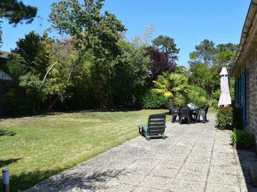 Photo de la galerie de l'établissement Maison en pierre avec 2 chambres près de la plage - Noirmoutier-en-l'Île - FR-1-224B-63, à Noirmoutier-en-l'lle