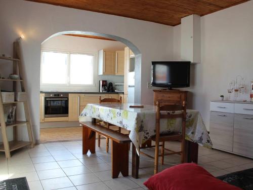 Photo de la galerie de l'établissement Maison charmante près plage et port - Jardin, Terrasse, BBQ, Parking - Saint-Pierre-d'Oléron - FR-1-246A-92, à Saint-Pierre-dʼOléron