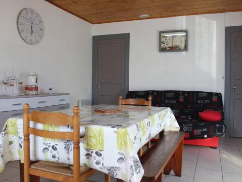 Photo de la galerie de l'établissement Maison charmante près plage et port - Jardin, Terrasse, BBQ, Parking - Saint-Pierre-d'Oléron - FR-1-246A-92, à Saint-Pierre-dʼOléron