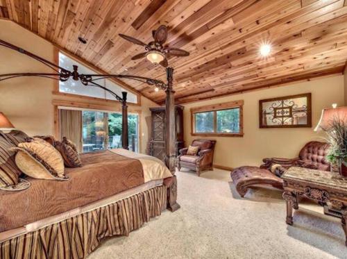 a bedroom with a bed and a ceiling fan at Tahoe Alpine Lodge in South Lake Tahoe