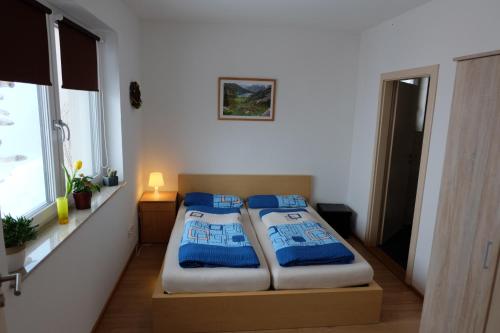 Tempat tidur dalam kamar di Apart Panoramablick