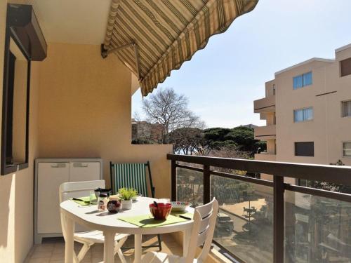 Appartement climatisé avec balcon et parking privatif, à 100m de la plage - Le Lavandou - FR-1-251-352