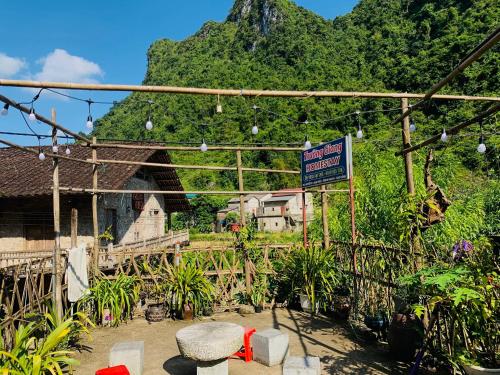 a resort with a mountain in the background at Trường Giang Homestay in Cao Bằng