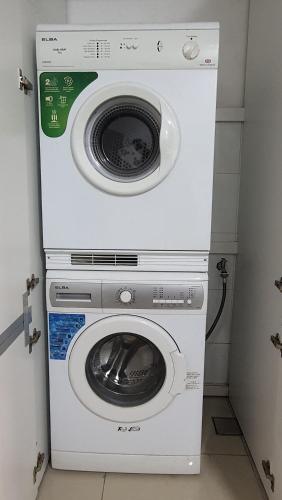 a washer and dryer in a small room at SJB Suria Jelutong in Shah Alam