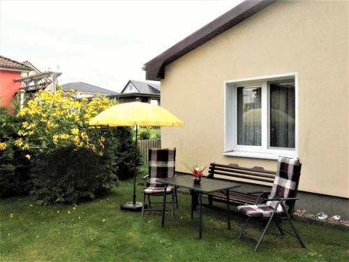 Zahrada ubytování Bungalow Familie Trieglaff mit Carport und Wlan
