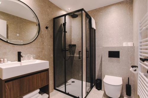 Bilik mandi di Hotel Batuda