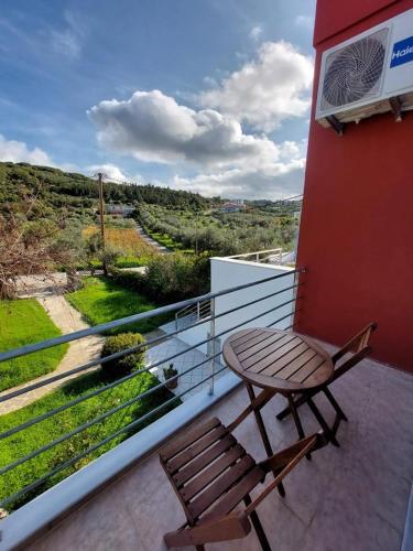 Mati- Cozy apartment- Close to the beach of Almyrida with a shared Pool