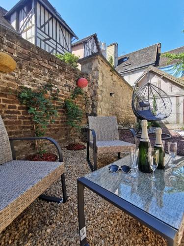 a patio with a table with a globe on it at Le Spa de la Cathédrale - Jacuzzi - Sauna - Champagne - Netflix - Wifi in Troyes