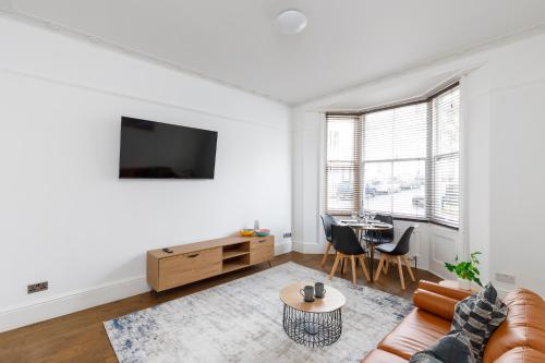 Serenity Square - Wow location central Brighton sleeps 4 photo 6