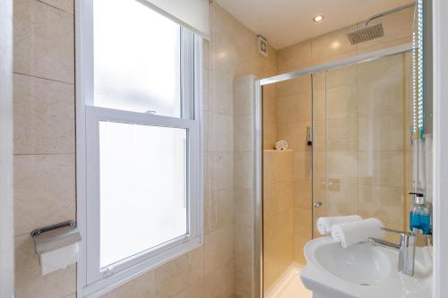 Serenity Square - Wow location central Brighton sleeps 4 photo 9