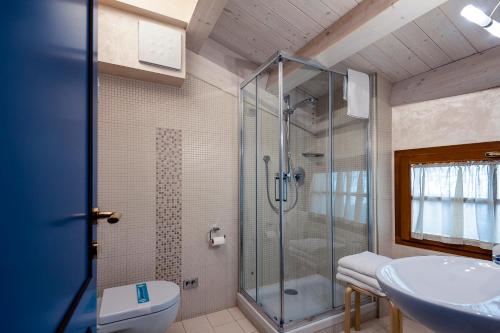 Koupelna v ubytování La Grotta Hotel