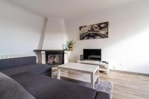 a living room with a couch and a table at AGUALVA HAPPY APARTMENT in Paiõis