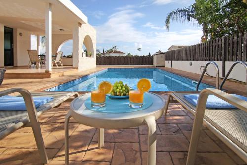 Πισίνα στο ή κοντά στο Villa Merry