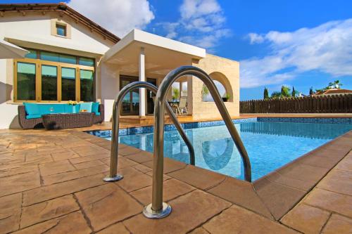 Piscina a Villa Merry o a prop