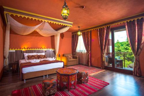 a bedroom with a king sized bed in a room at Shiraz Hotel Superior in Egerszalók