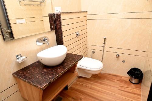 a bathroom with a sink and a toilet at Hotel Diamond Villa l Hotel Near Golden Temple Amritsar l Hotel In Amritsar l Best Hotel In Amritsar in Amritsar