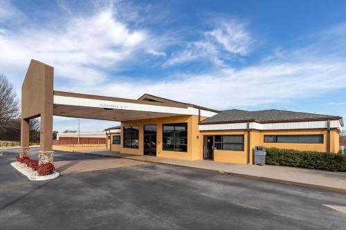 a large yellow building with a parking lot at Quality Inn Duncan Spartanburg West in Duncan