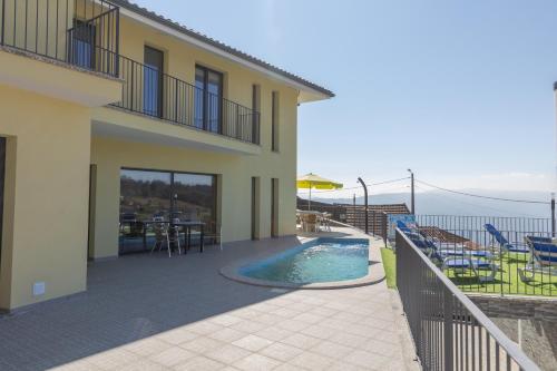 a house with a swimming pool and a balcony at Casa do Outeiro in Arcos de Valdevez