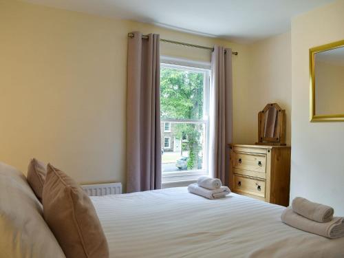 a bedroom with a bed and a window at The Nook in Thirsk