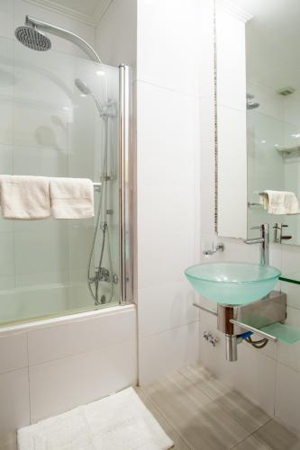 Un baño de HOTEL EL DORADO