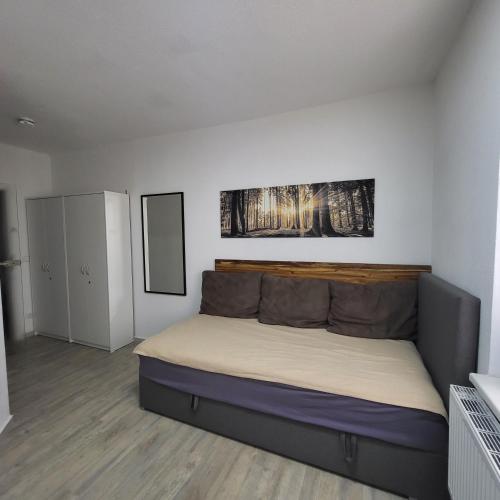 a bedroom with a large bed in a room at Ferienwohnung NR1 in Großräschen