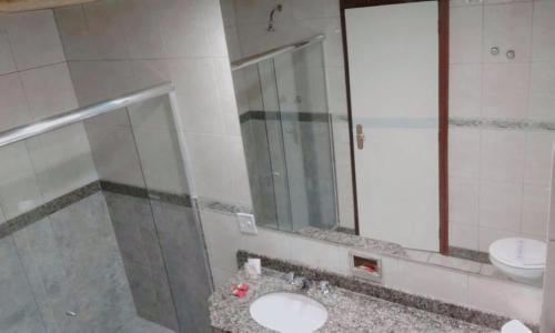 a bathroom with a sink and a mirror at Tower Icaraí Hotel in Niterói
