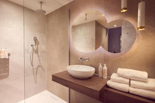 Van der Valk Hotel Gorinchem tesisinde bir banyo