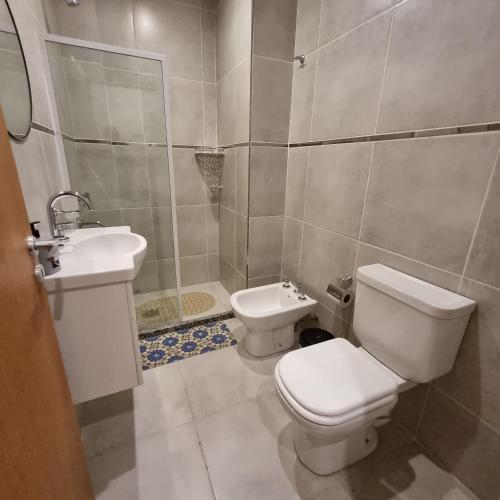 a bathroom with a toilet and a sink at AZ Suites Resistencia in Resistencia