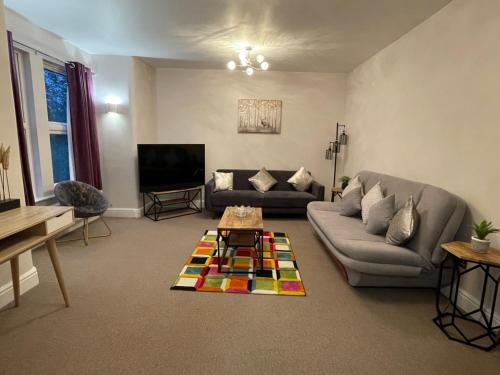 Posezení v ubytování Luxury 5 Star London Apartment - Parking, Garden, nr Greater London Metro Stations