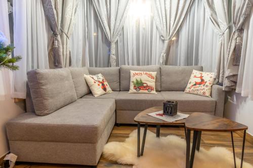 a living room with a couch and a table at Modrzewiowa Ostoja II in Kluszkowce