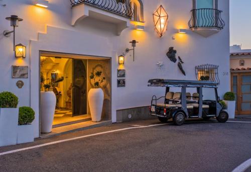 a golf cart parked in front of a building at Hotel Villa Franca in Positano