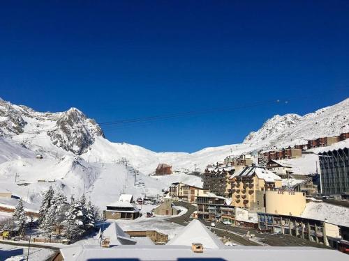 Photo de la galerie de l'établissement Charmant T2 avec piscine chauffée, vue montagne, à Bagnères-de-Bigorre