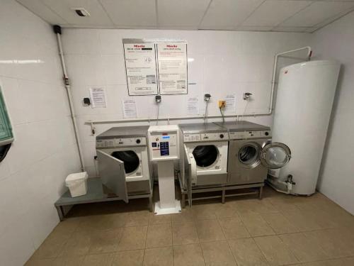Photo de la galerie de l'établissement Charmant T2 avec piscine chauffée, vue montagne, à Bagnères-de-Bigorre