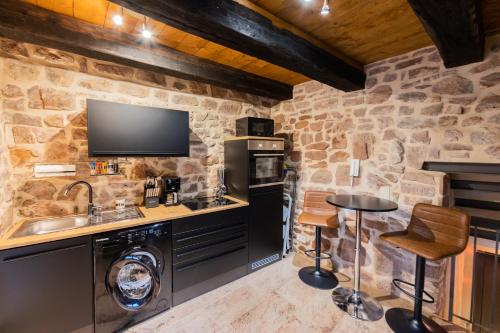 a kitchen with a washer and dryer and a sink at Außergewöhnliche Übernachtung im Wehrturm in Bad Hersfeld