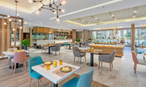 Ресторан / где поесть в Holiday Inn & Suites Al Jubail by IHG