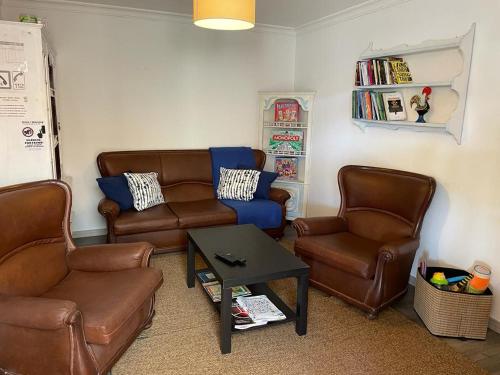 a living room with a couch and two chairs and a table at Granny´s Guesthouse in Praia de Mira