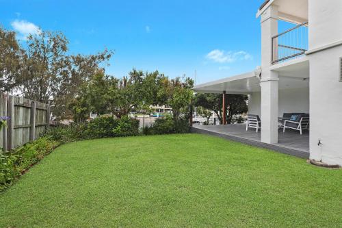 a backyard of a house with a lawn at Fantastic Buddina Duplex in Buddina